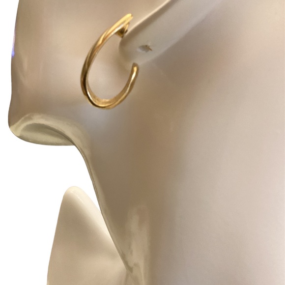 Vintage Monet Oval Hoop Earrings in GoldTone . Measure Aprox 1 inch long - Picture 2 of 3